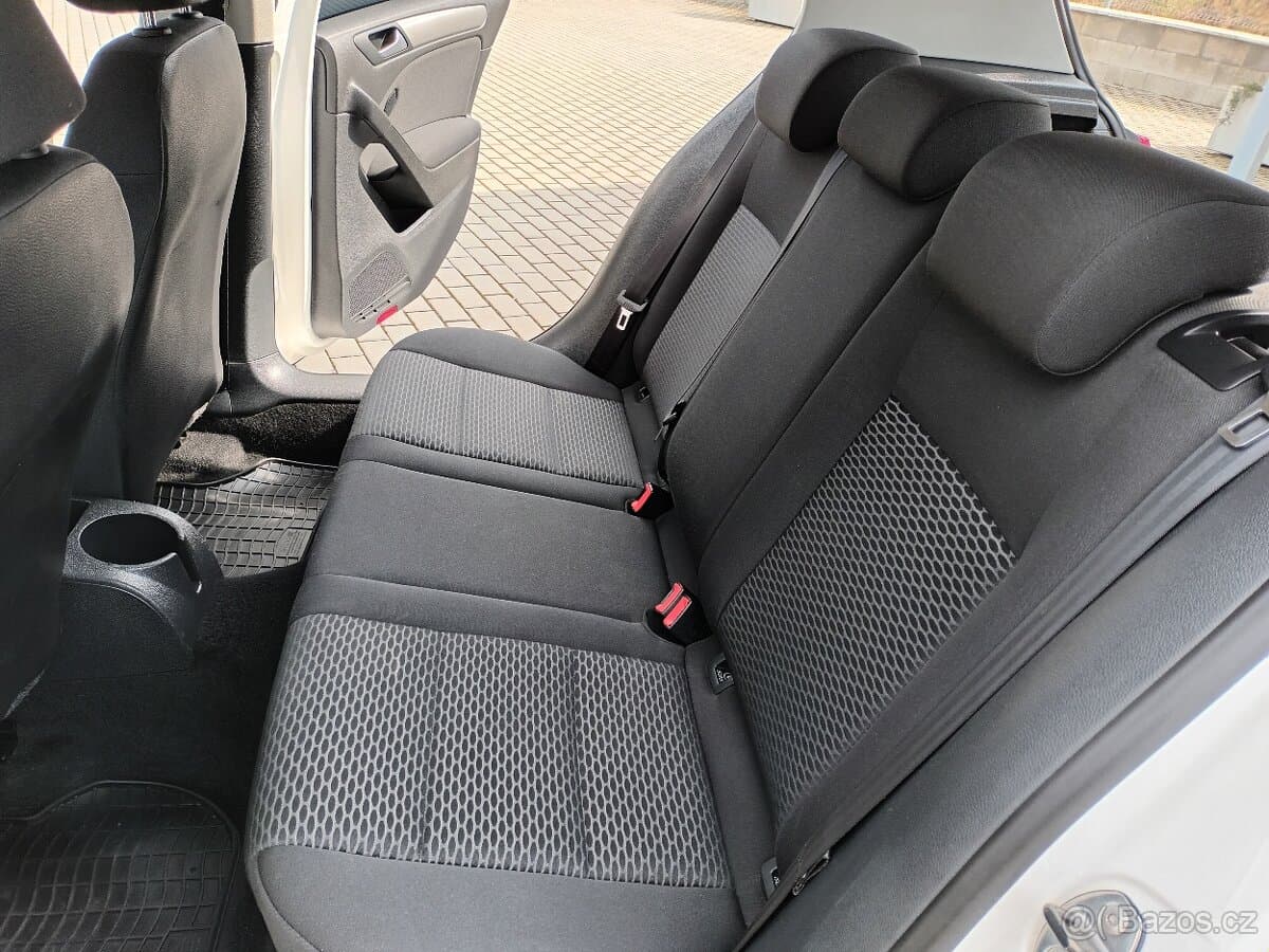 2011 Volkswagen GOLF - 17