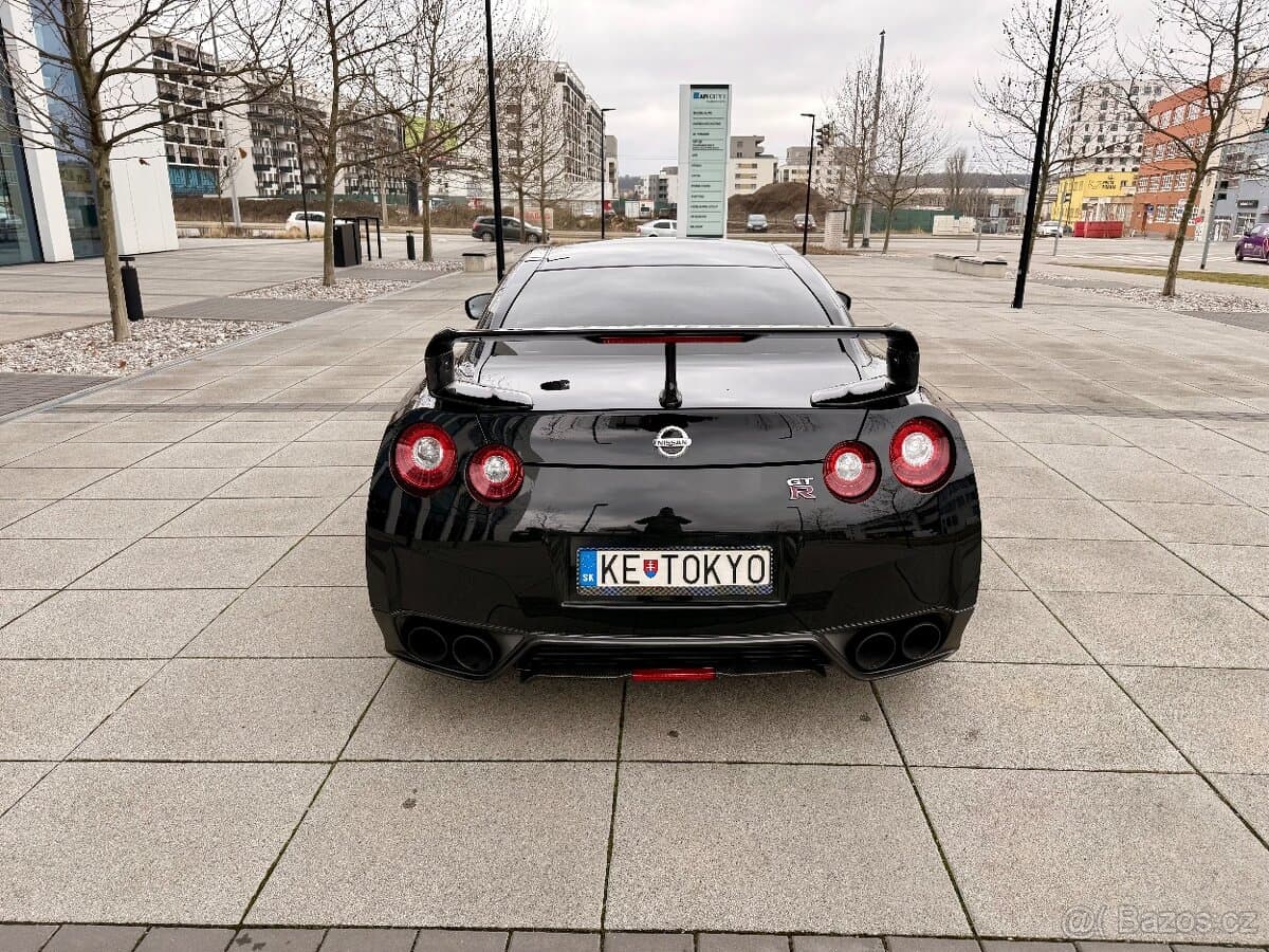 2014 Nissan GT-R - 17