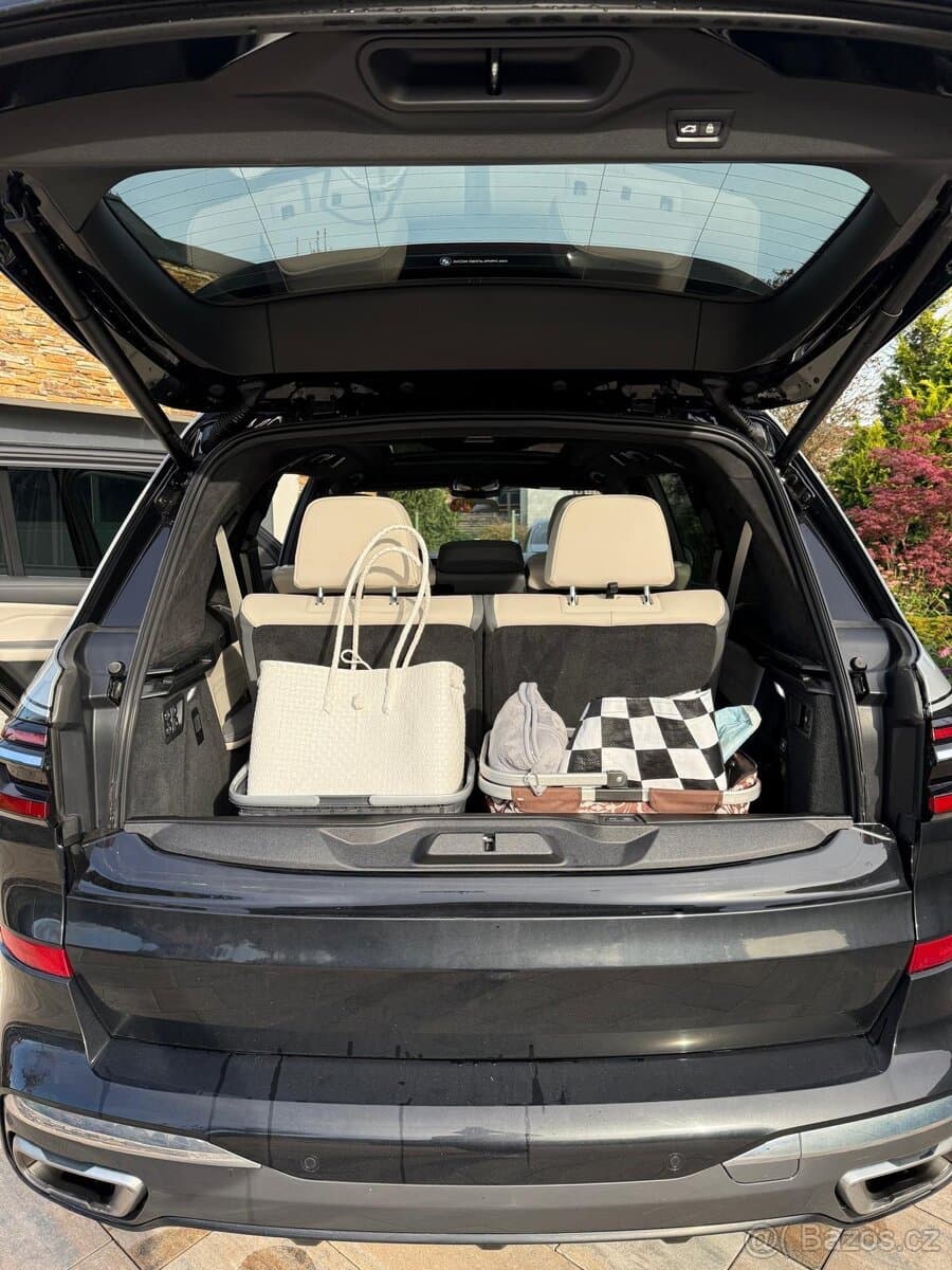 2022 BMW X7 - 17