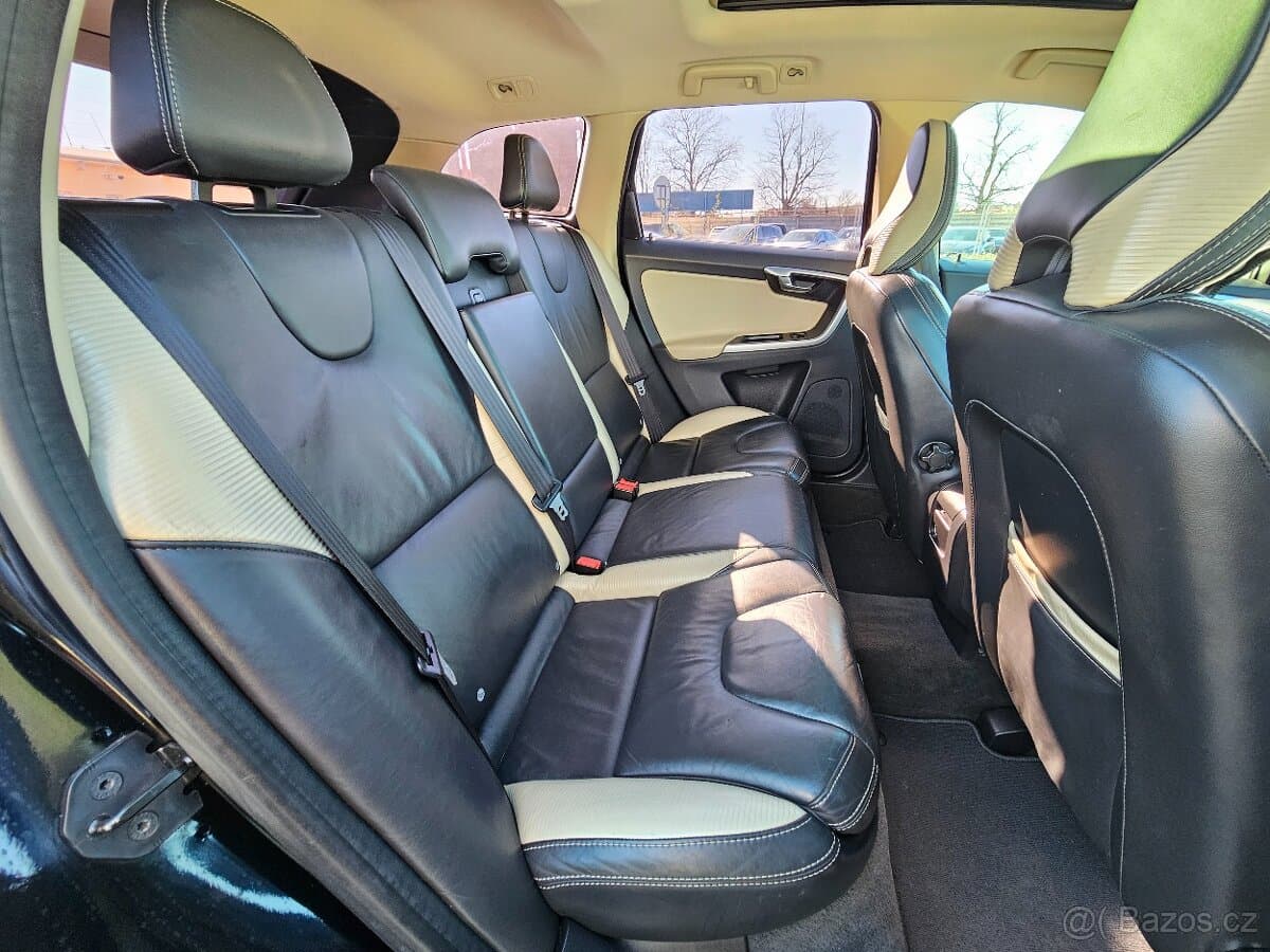 2011 Volvo XC60 - 17