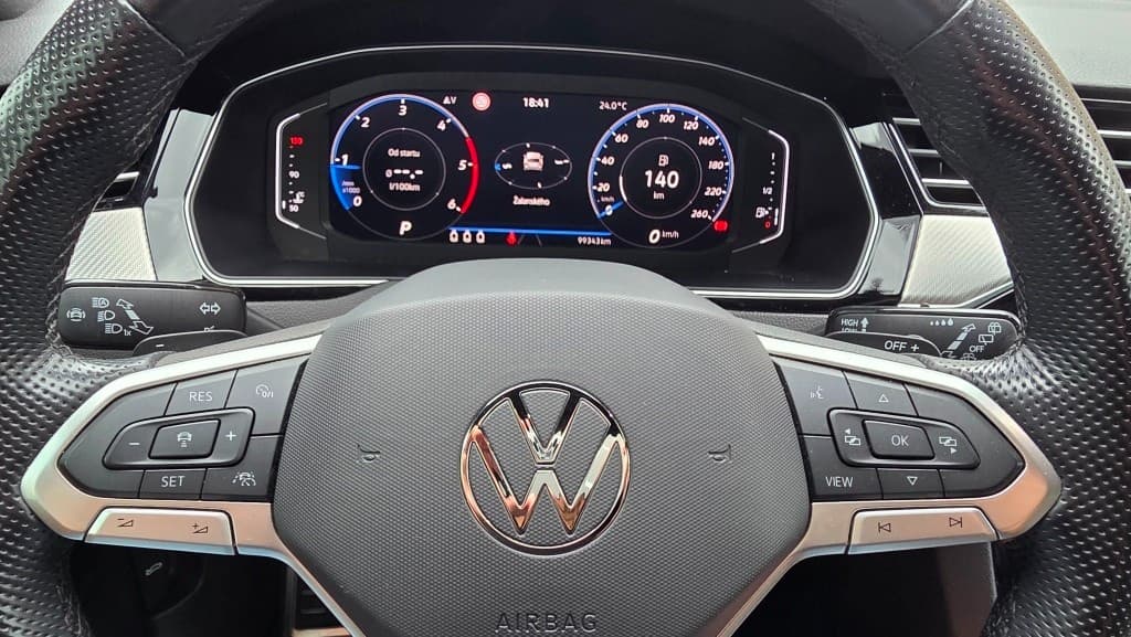 2023 Volkswagen PASSAT - 17