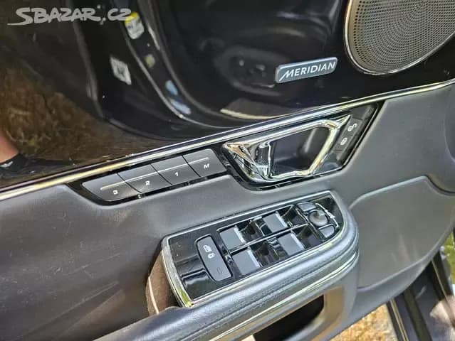 2015 Jaguar XJ - 17