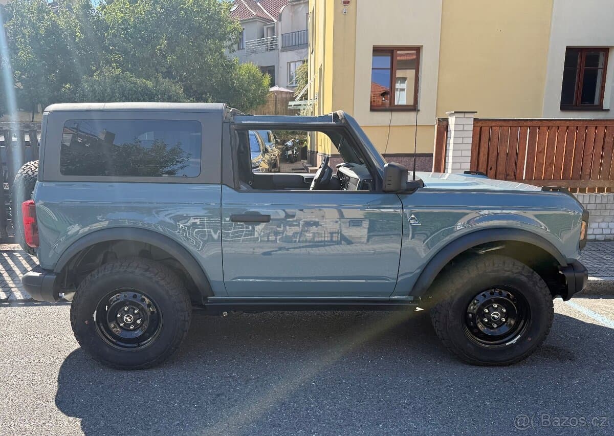 2023 Ford BRONCO - 17