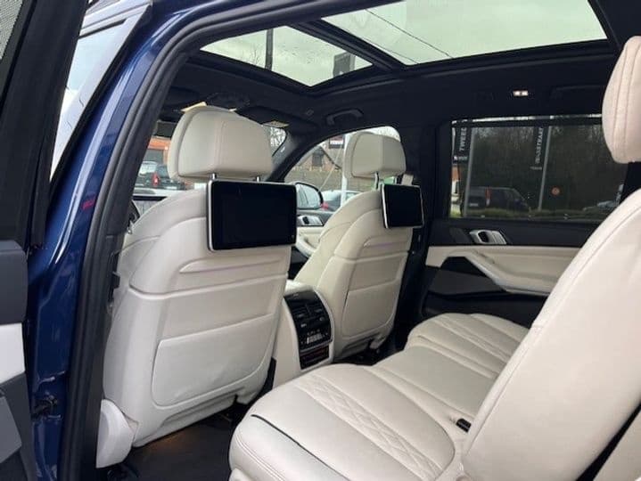 2020 BMW X7 - 17