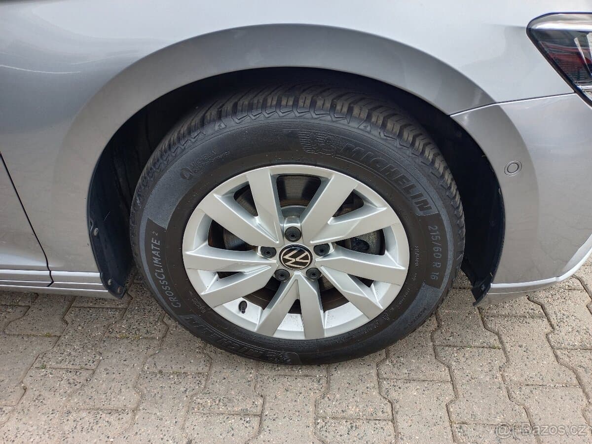 2023 Volkswagen PASSAT - 17