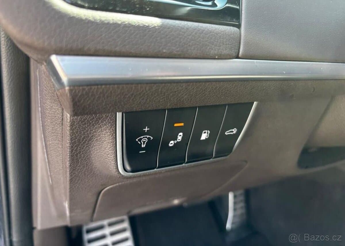 2018 Kia STINGER - 17