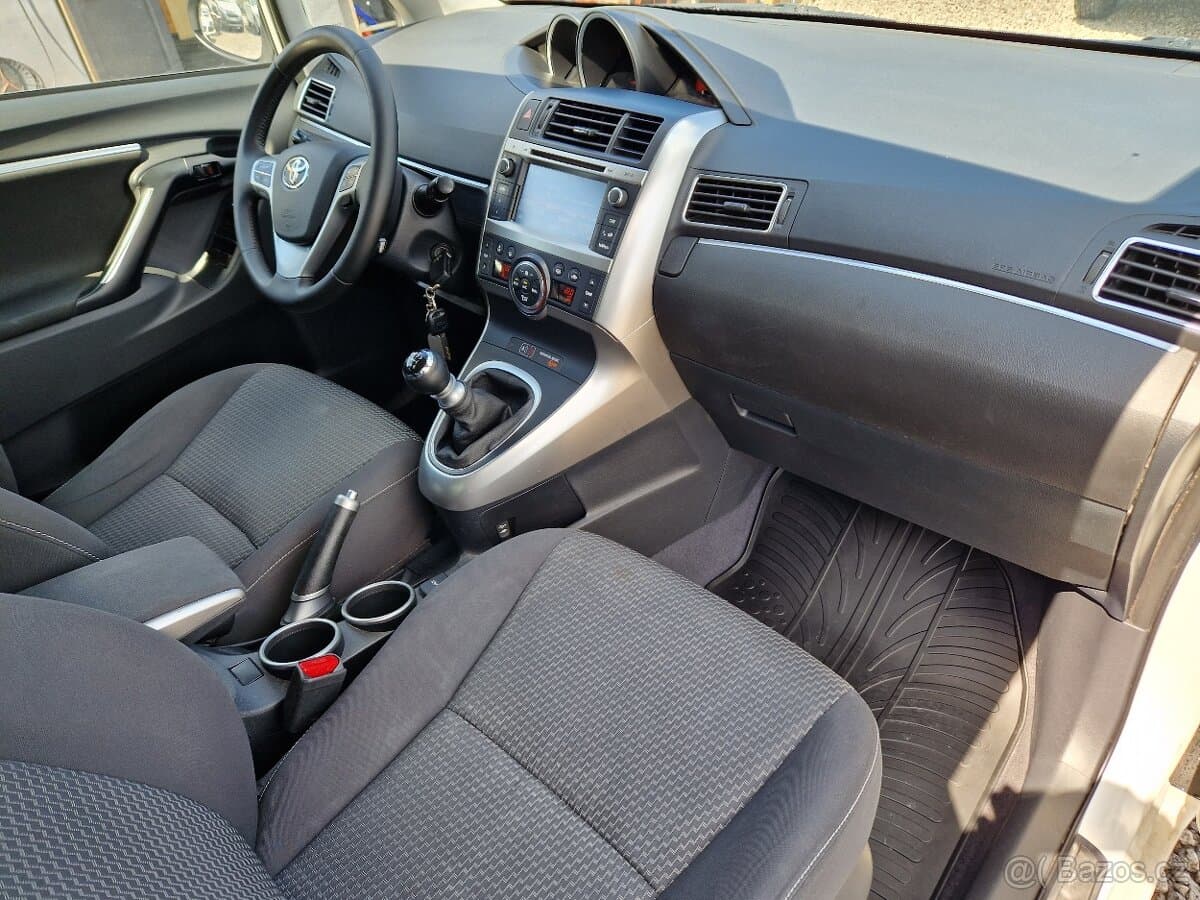 2015 Toyota VERSO - 17