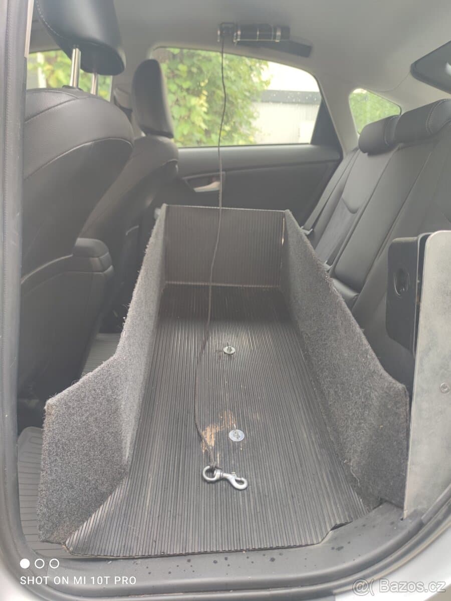 2015 Toyota PRIUS - 17
