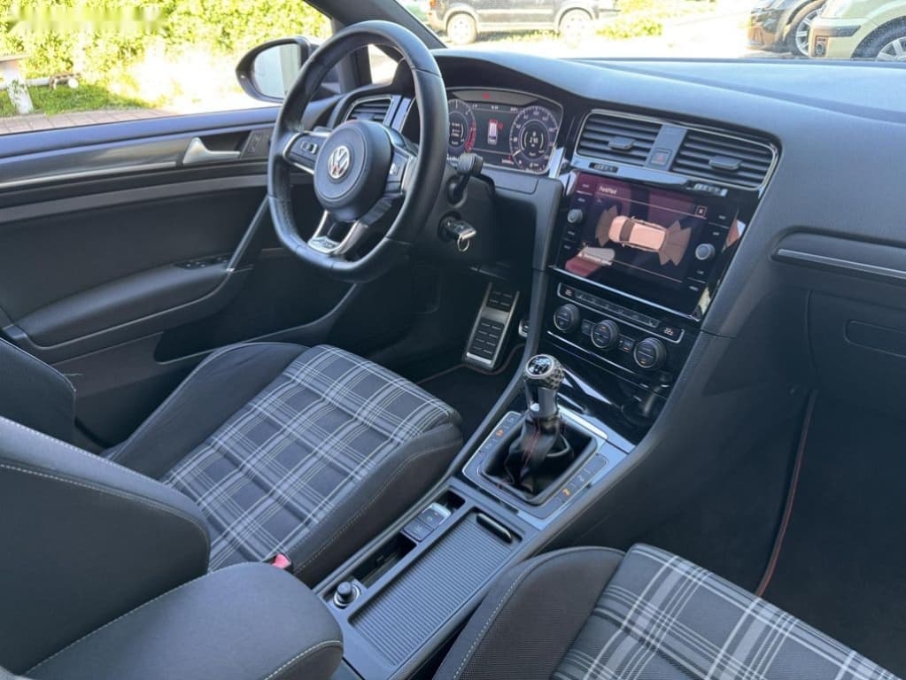 2017 Volkswagen GOLF - 17