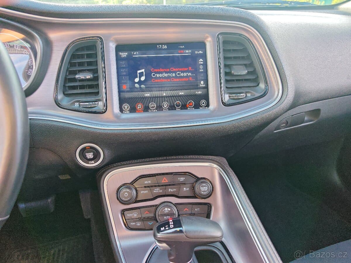 2017 Dodge CHALLENGER - 17