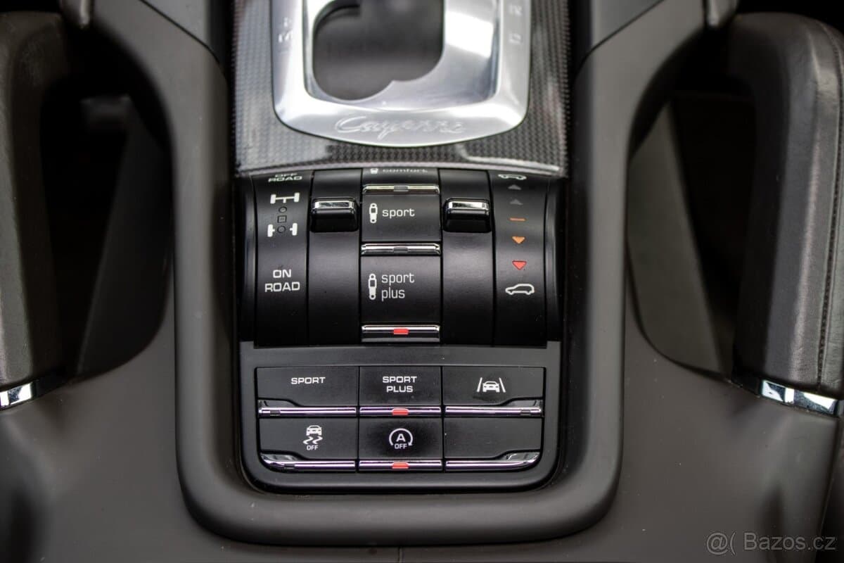 2017 Porsche CAYENNE - 17