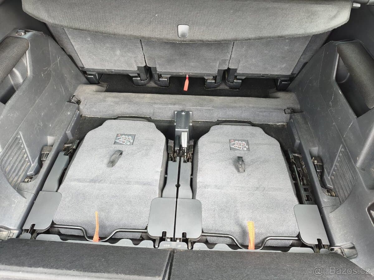 2010 Peugeot 5008 - 17