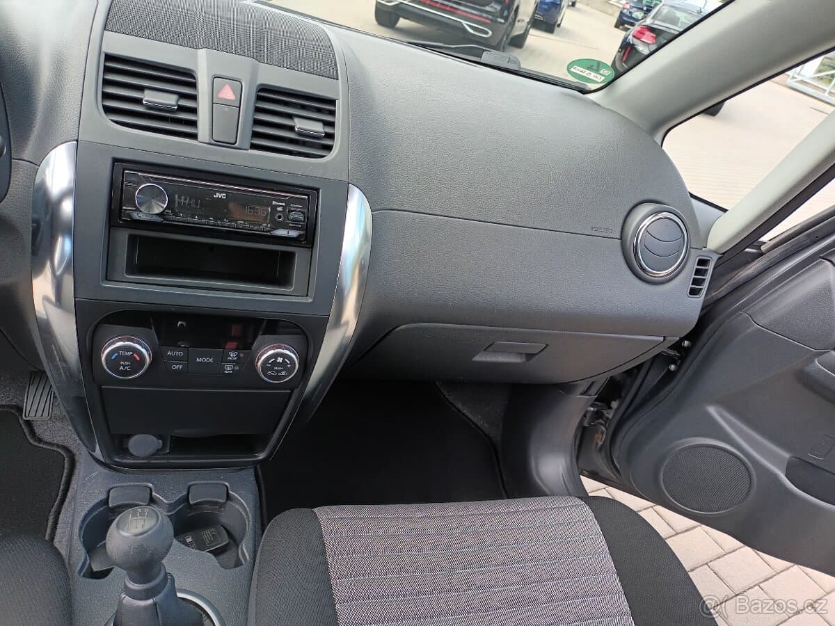 2011 Suzuki SX4 - 17