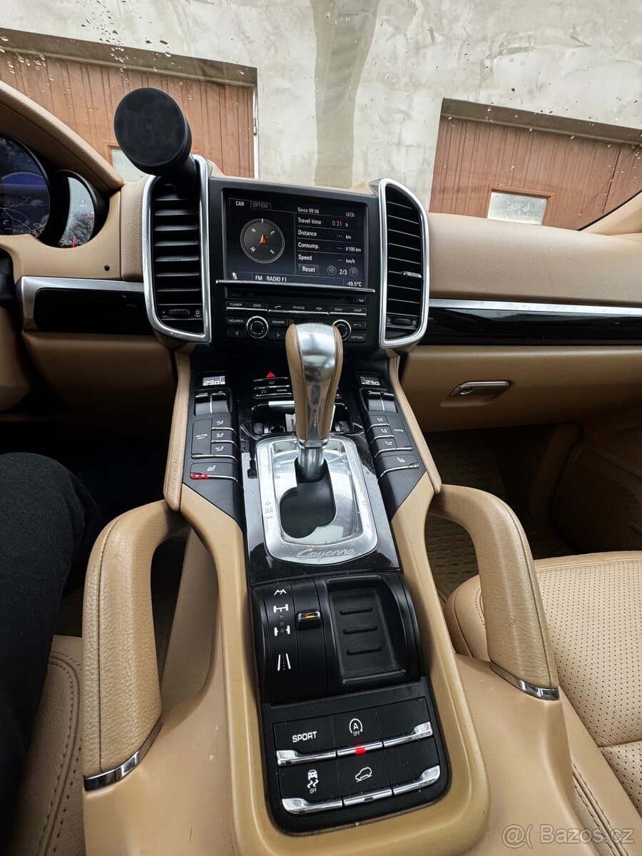 2010 Porsche CAYENNE - 17