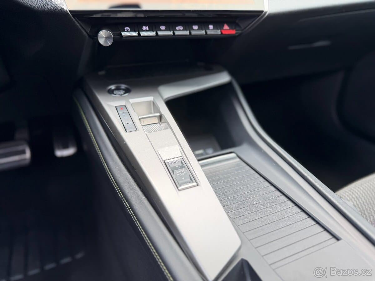 2025 Peugeot 408 - 17