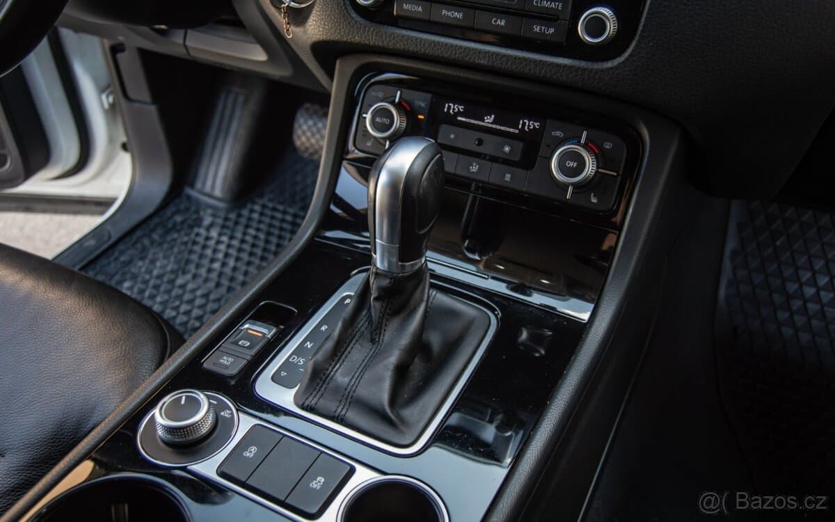 2015 Volkswagen TOUAREG - 17