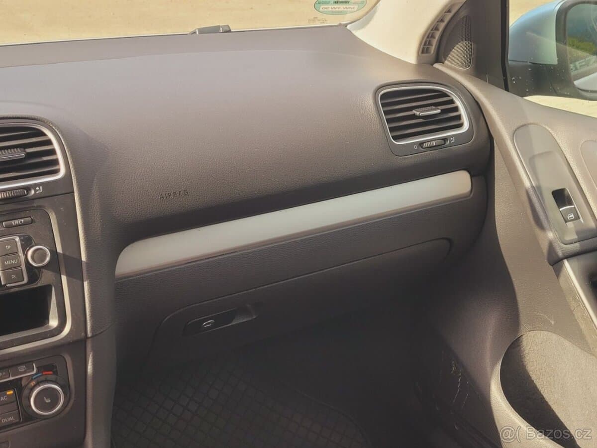 2009 Volkswagen GOLF - 17