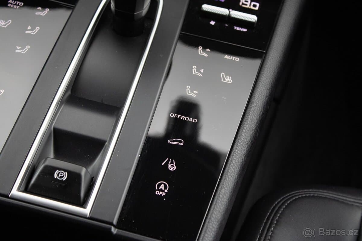 2022 Porsche MACAN - 17