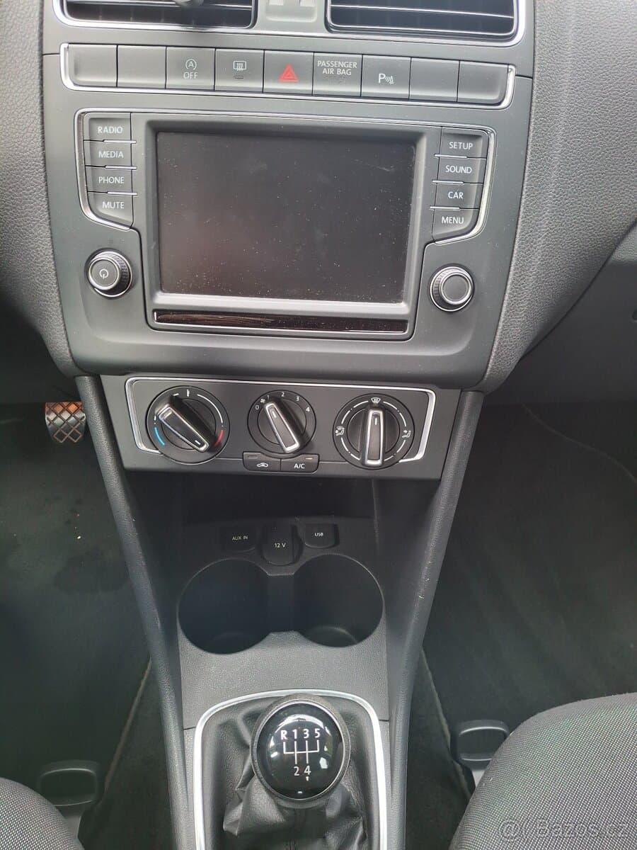 2015 Volkswagen POLO - 17