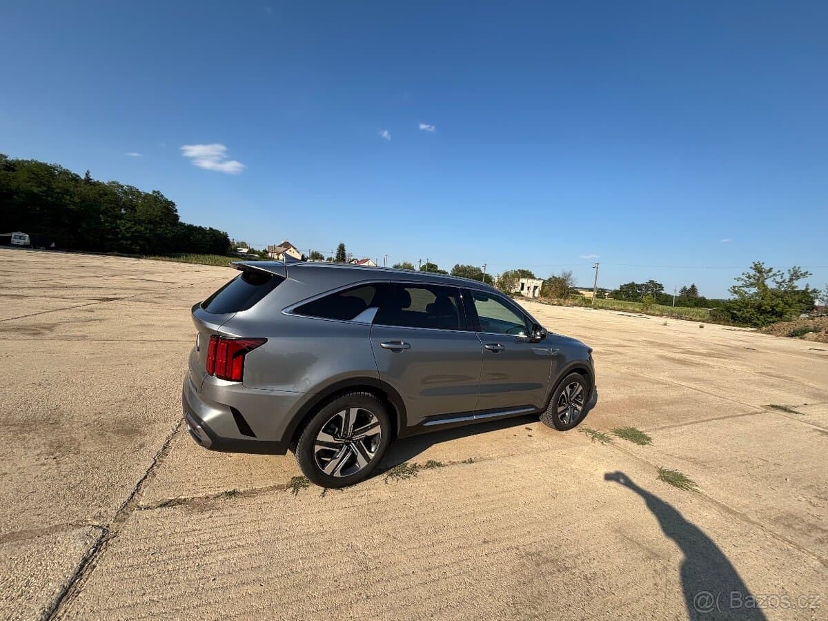 2022 Kia SORENTO - 17