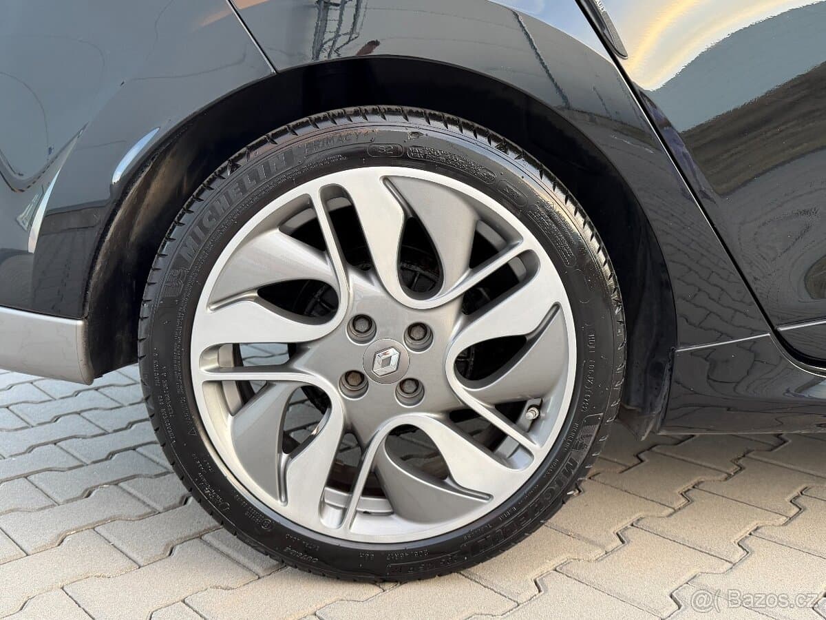 2015 Renault CLIO - 17