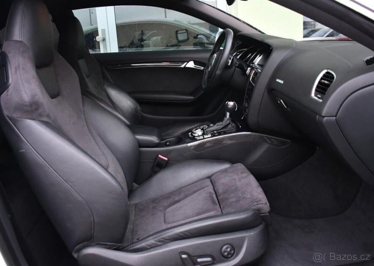 2010 Audi RS5 - 17