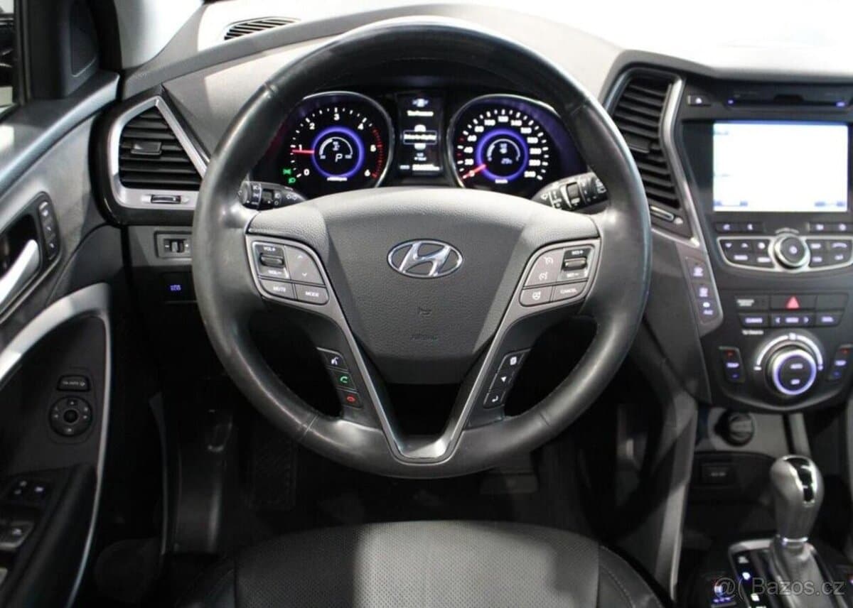 2016 Hyundai SANTA FE - 17