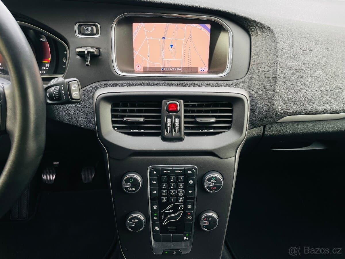 2018 Volvo V40 - 17