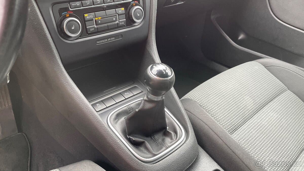 2011 Volkswagen GOLF - 17