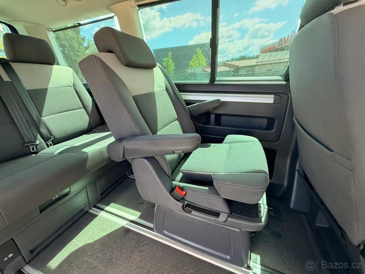 Volkswagen MULTIVAN - 17
