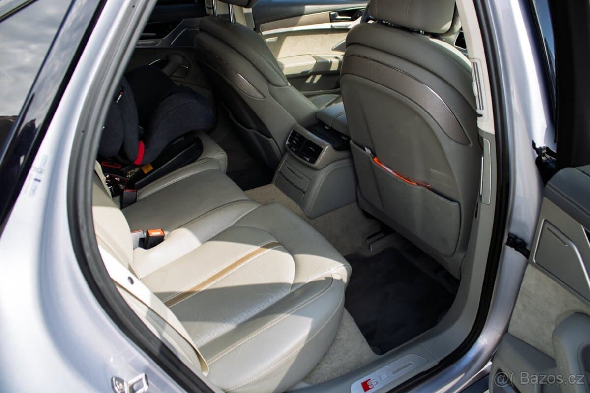 2015 Audi S8 - 17