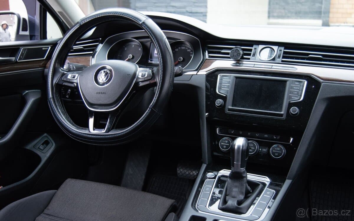 2016 Volkswagen PASSAT - 17