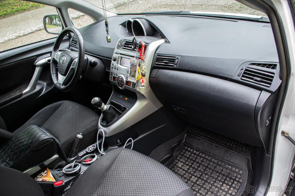 2011 Toyota VERSO - 17