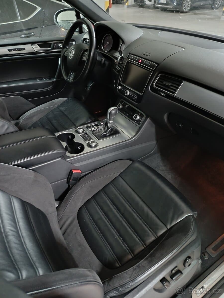 2016 Volkswagen TOUAREG - 17