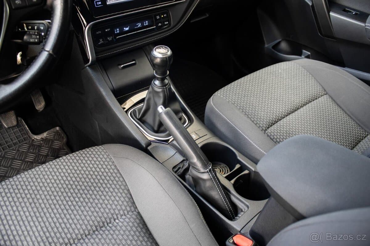 2017 Toyota COROLLA - 17
