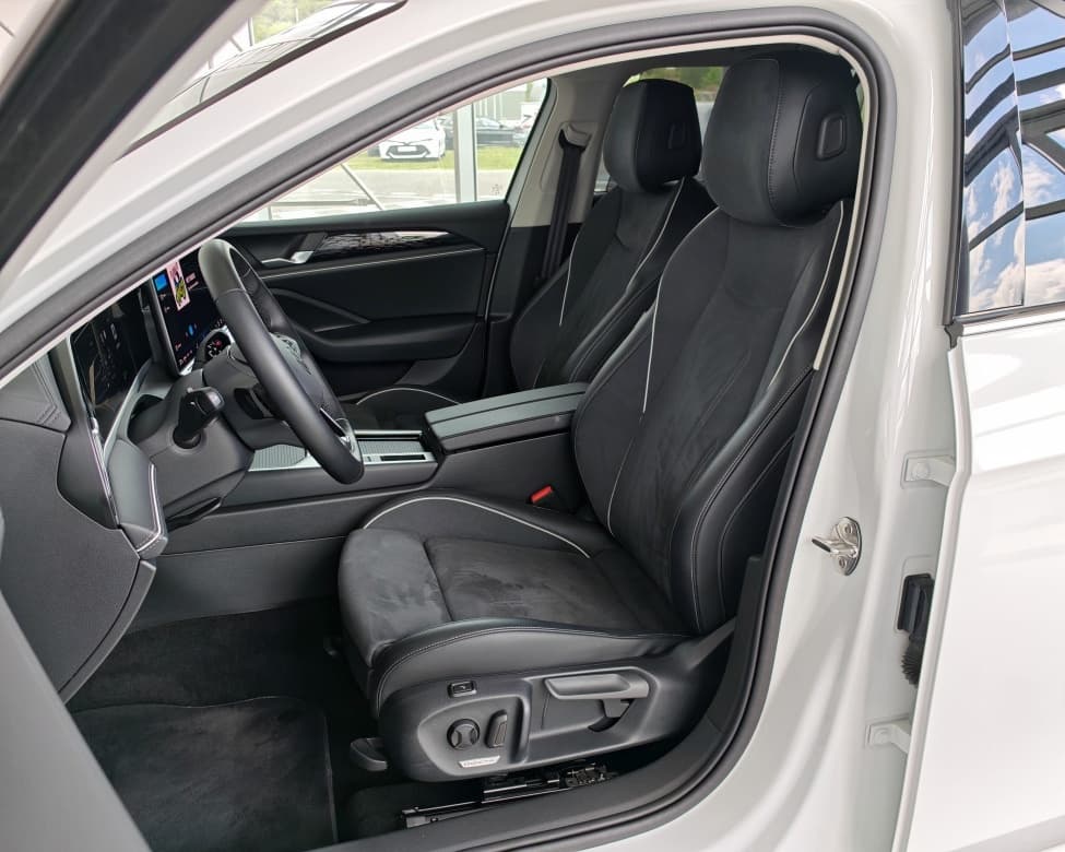 2025 Volkswagen PASSAT - 17