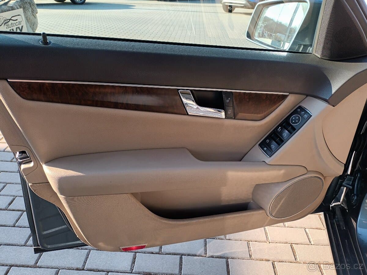 2011 Mercedes-Benz C-CLASS - 17