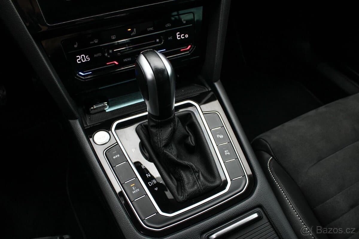 2023 Volkswagen PASSAT - 17