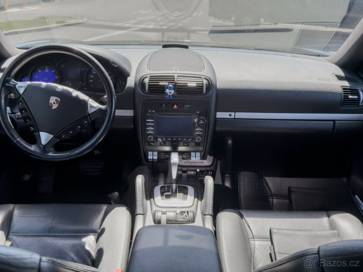 2010 Porsche CAYENNE - 17