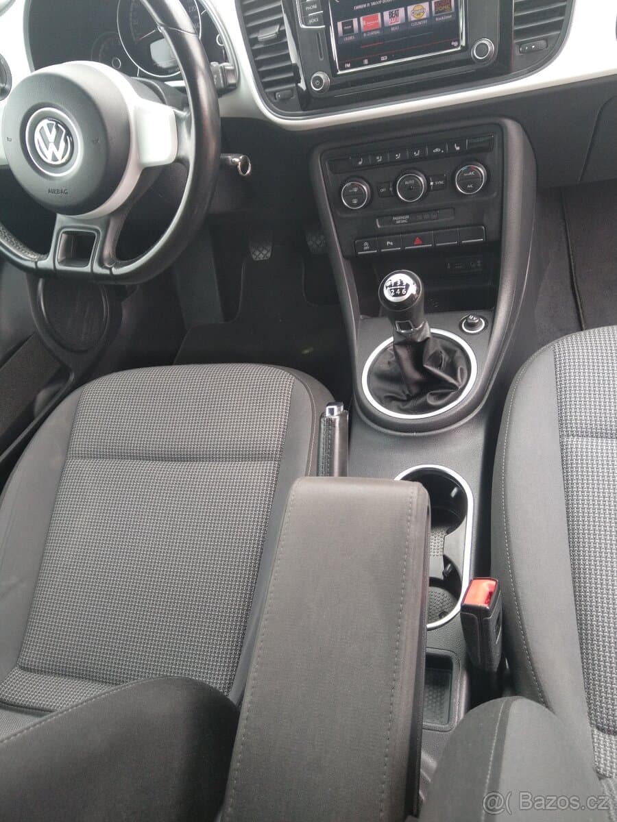 2016 Volkswagen BEETLE - 17