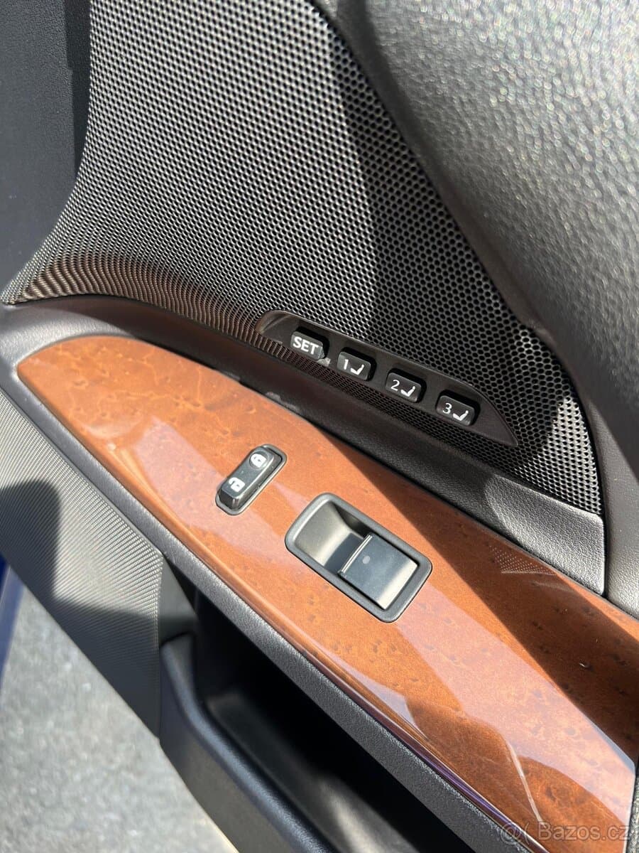2010 Lexus IS - 17