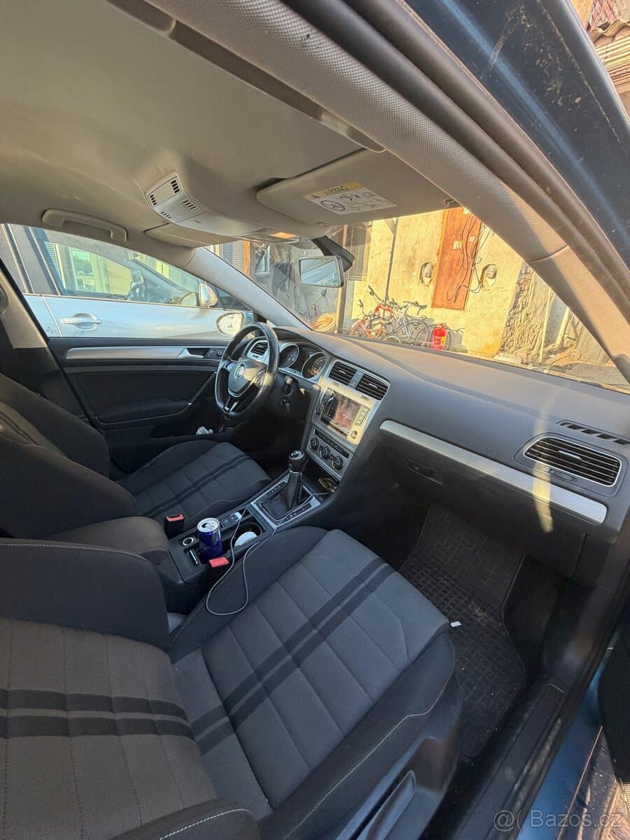 Volkswagen GOLF - 17