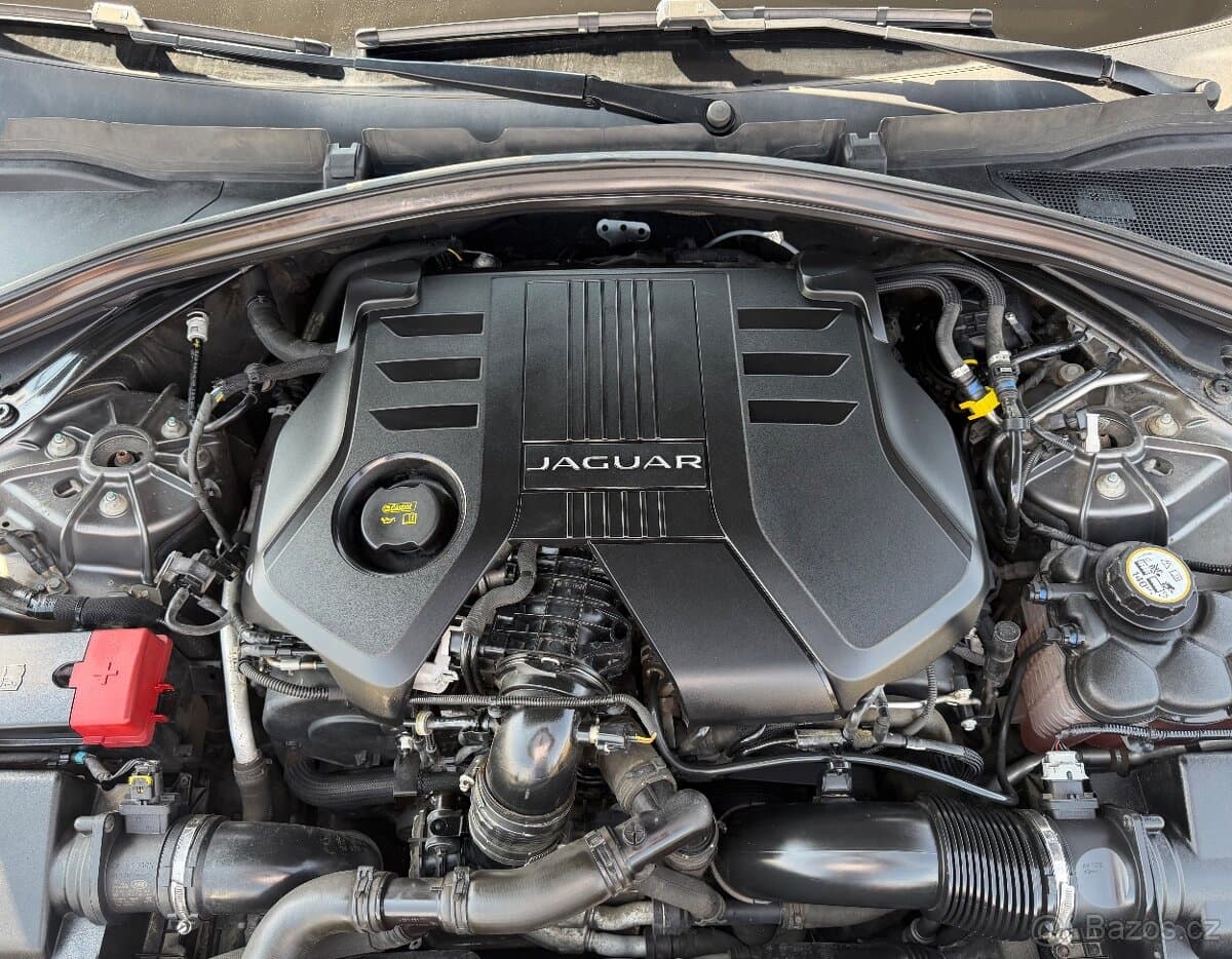 Jaguar F-PACE - 17