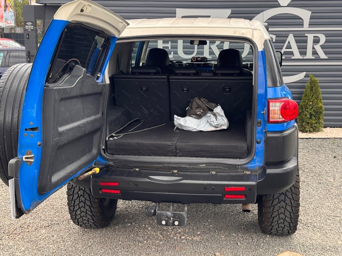 2008 Toyota FJ - 17