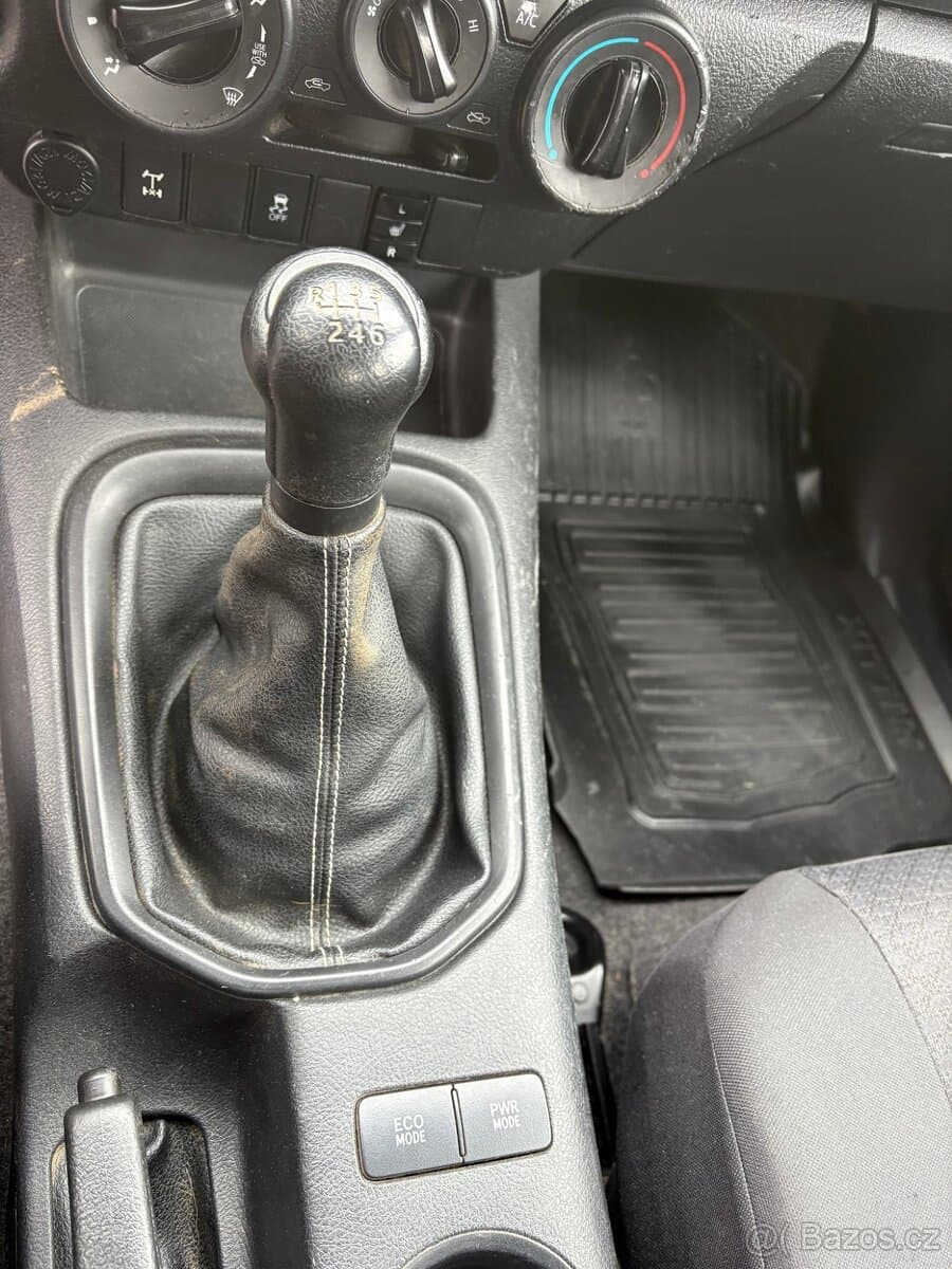 2017 Toyota HILUX - 17