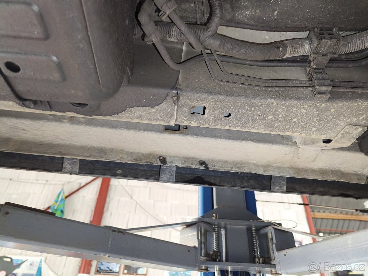 2006 Jeep CHEROKEE - 17