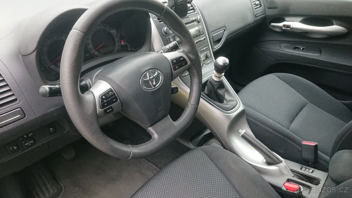 2011 Toyota AURIS - 17
