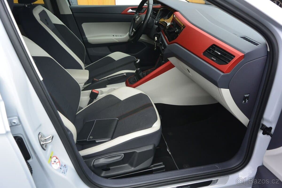 2017 Volkswagen POLO - 17