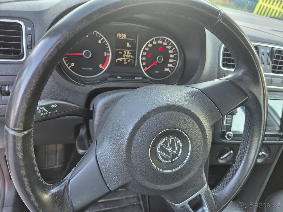 2011 Volkswagen POLO - 17