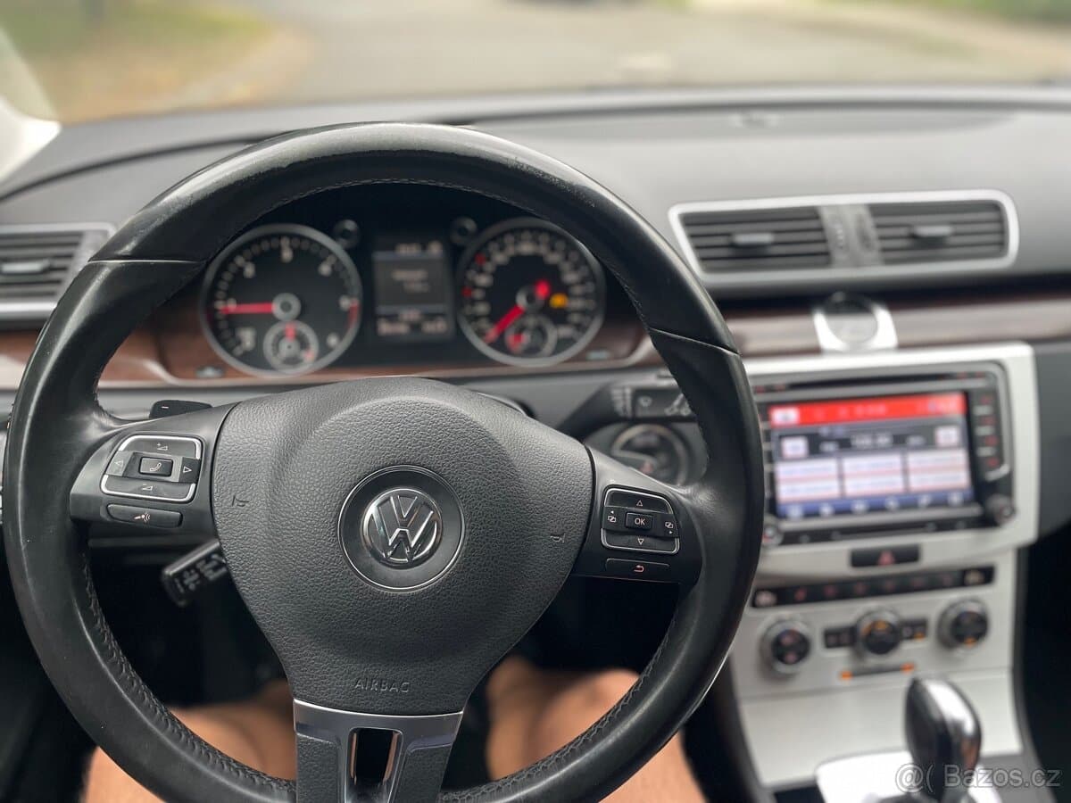 2012 Volkswagen PASSAT - 17